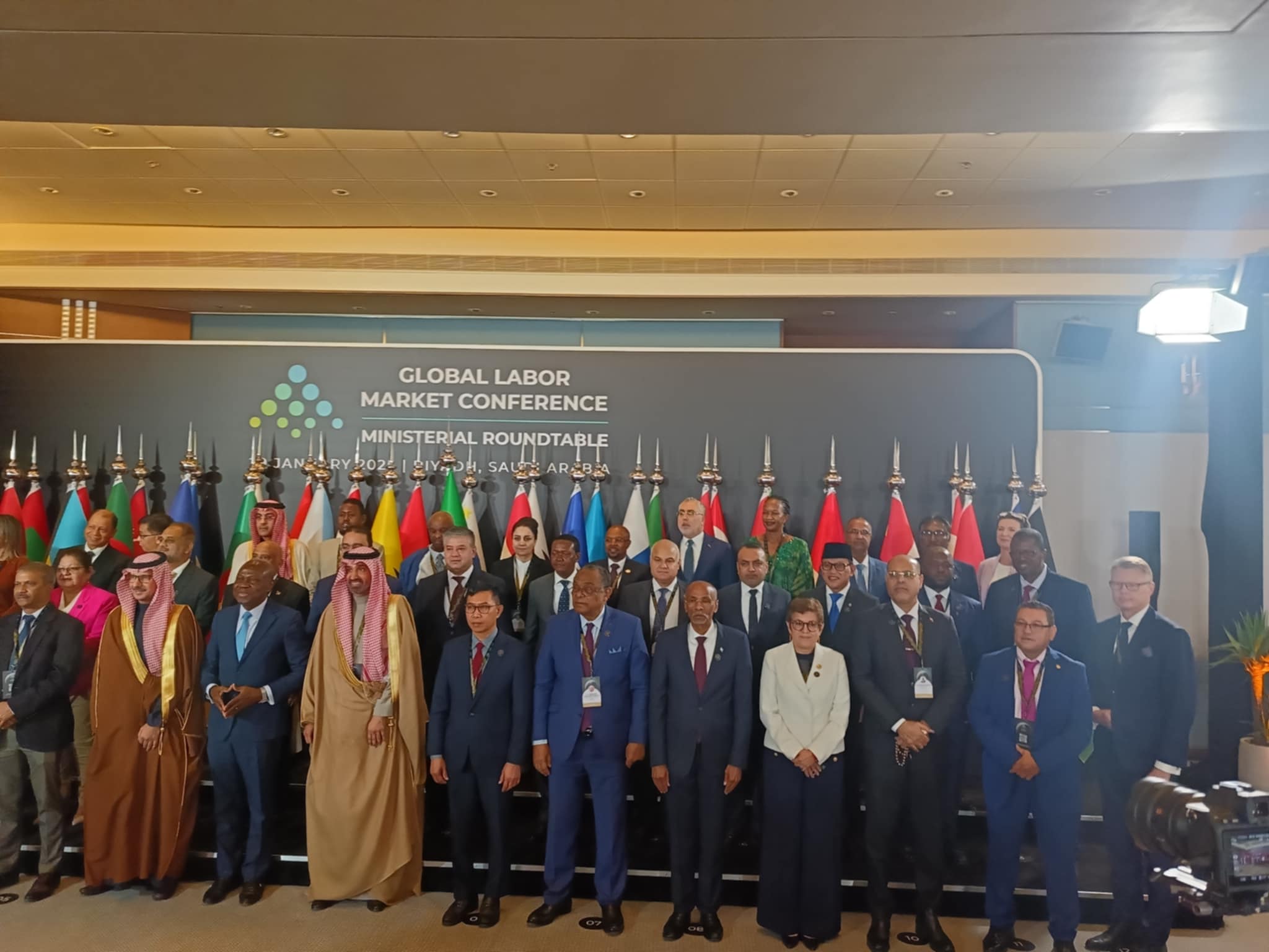وزير القوى العامله 